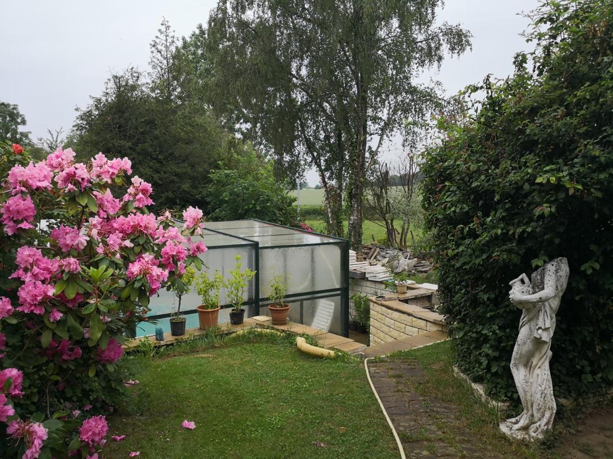 Secondigny Au Jardin Fleuri B&B 외부 사진